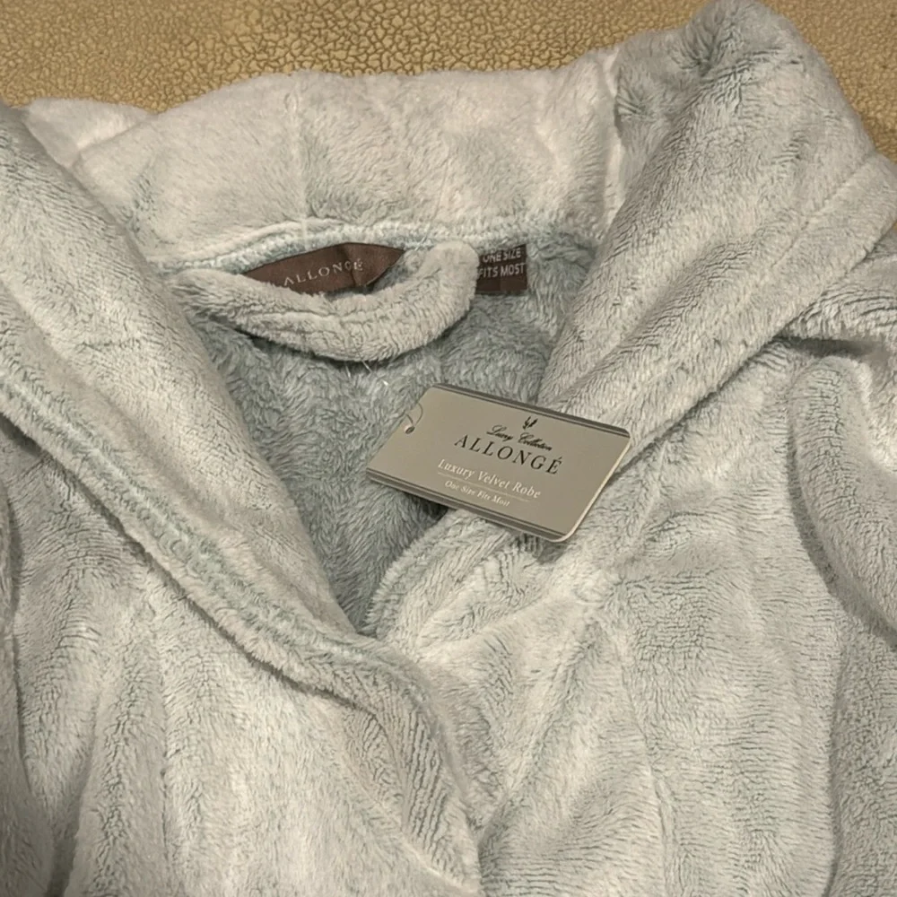 Plush Robe - Picture 5 of 5